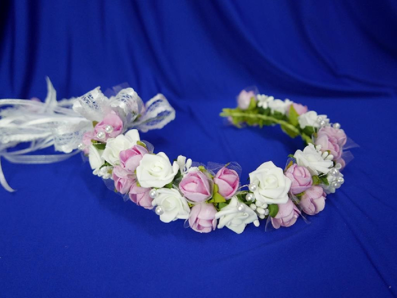 Biało różowy wianek  na koczek z kokardą