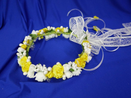 Biało żółty wianek  na koczek z kokardą