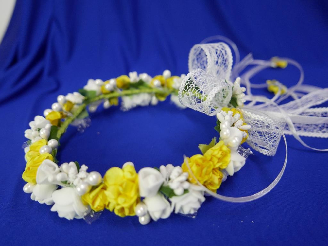 Biało żółty wianek  na koczek z kokardą