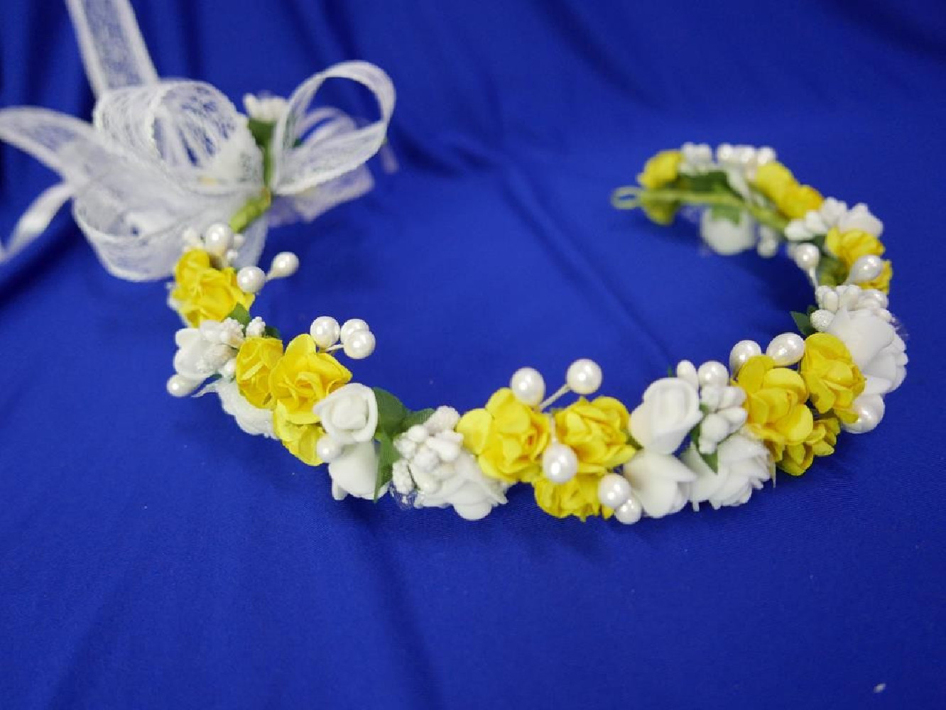 Biało żółty wianek  na koczek z kokardą