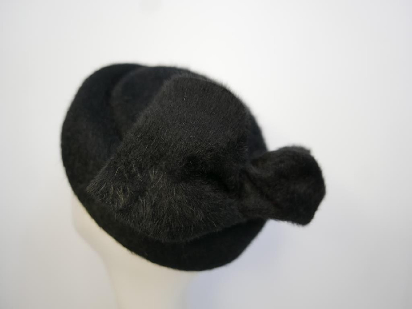 Edith czarny toczek włosowa meluzyna