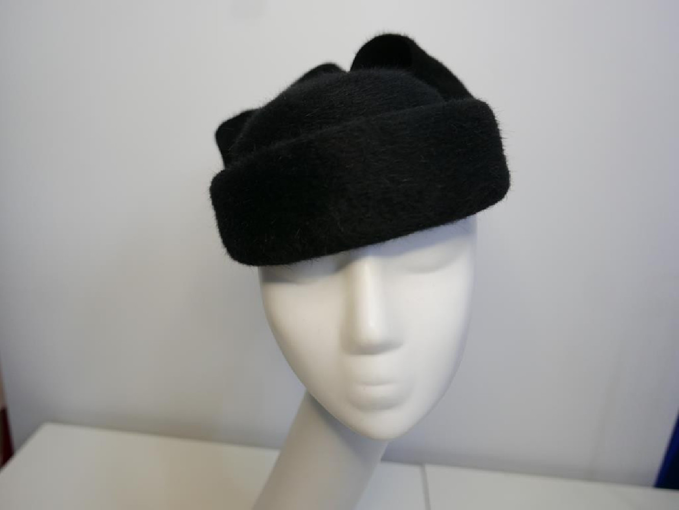 Edith czarny toczek włosowa meluzyna