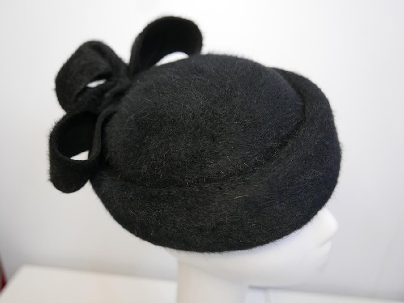 Edith czarny toczek włosowa meluzyna