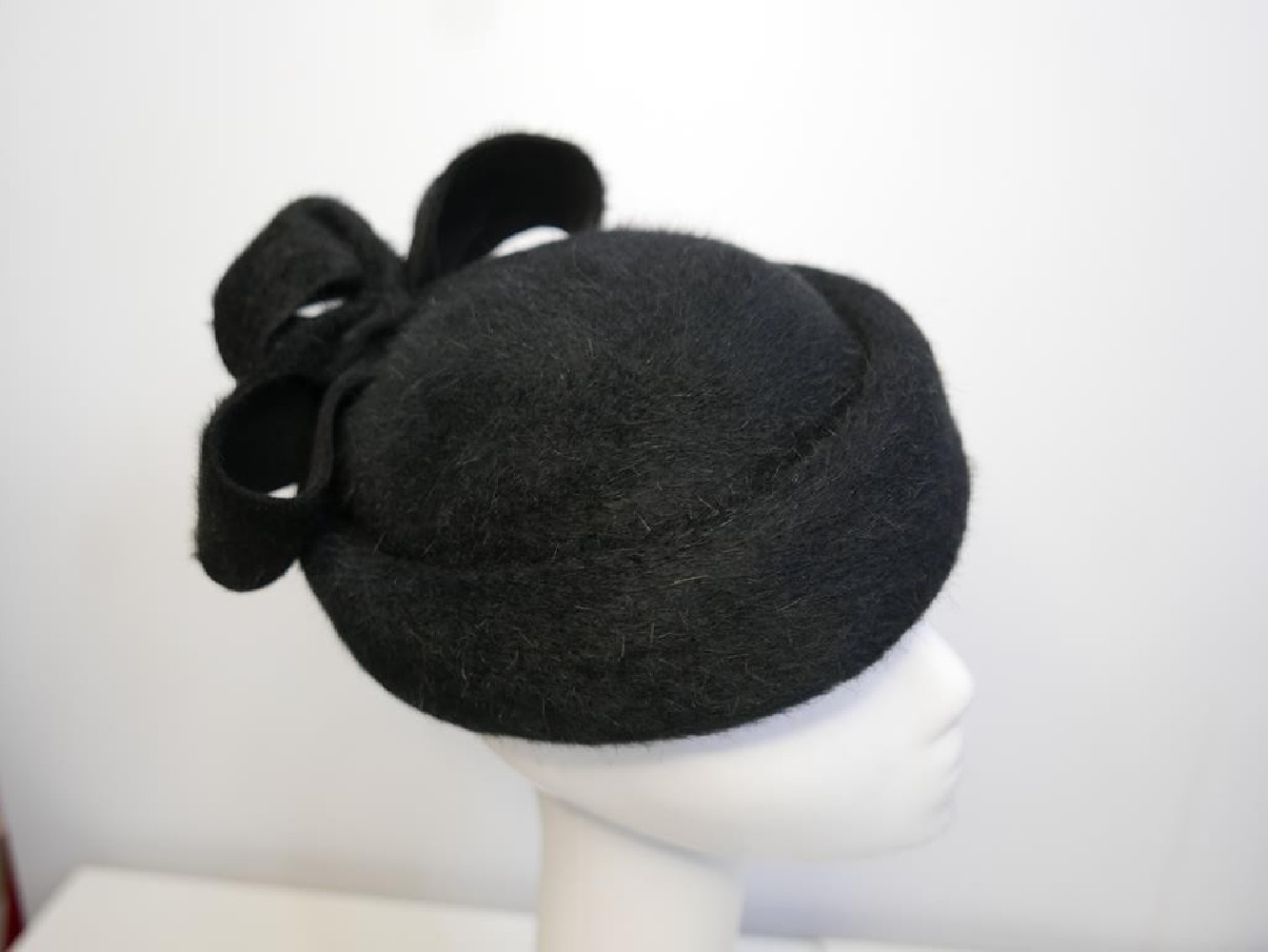 Edith czarny toczek włosowa meluzyna