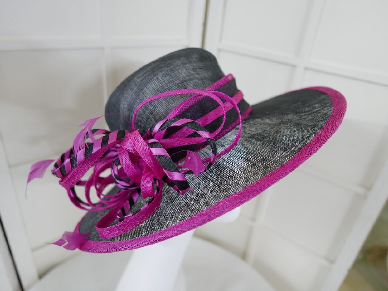 Krzysia wizytowy kapelusz sinamay czarno różowy 53-57cm