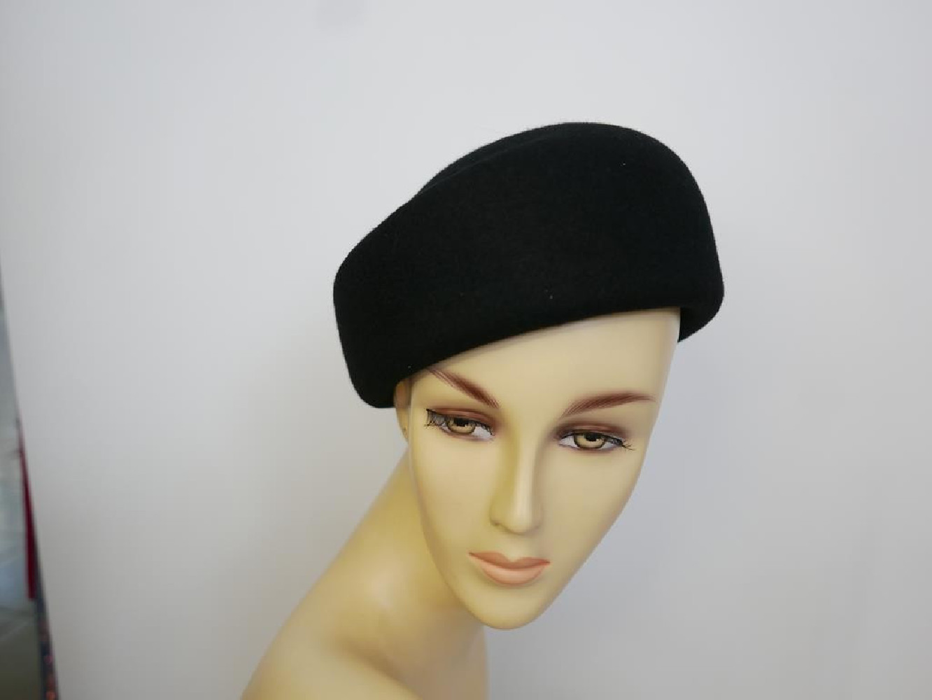 Masza czarny toczek filcowy 54-56 cm