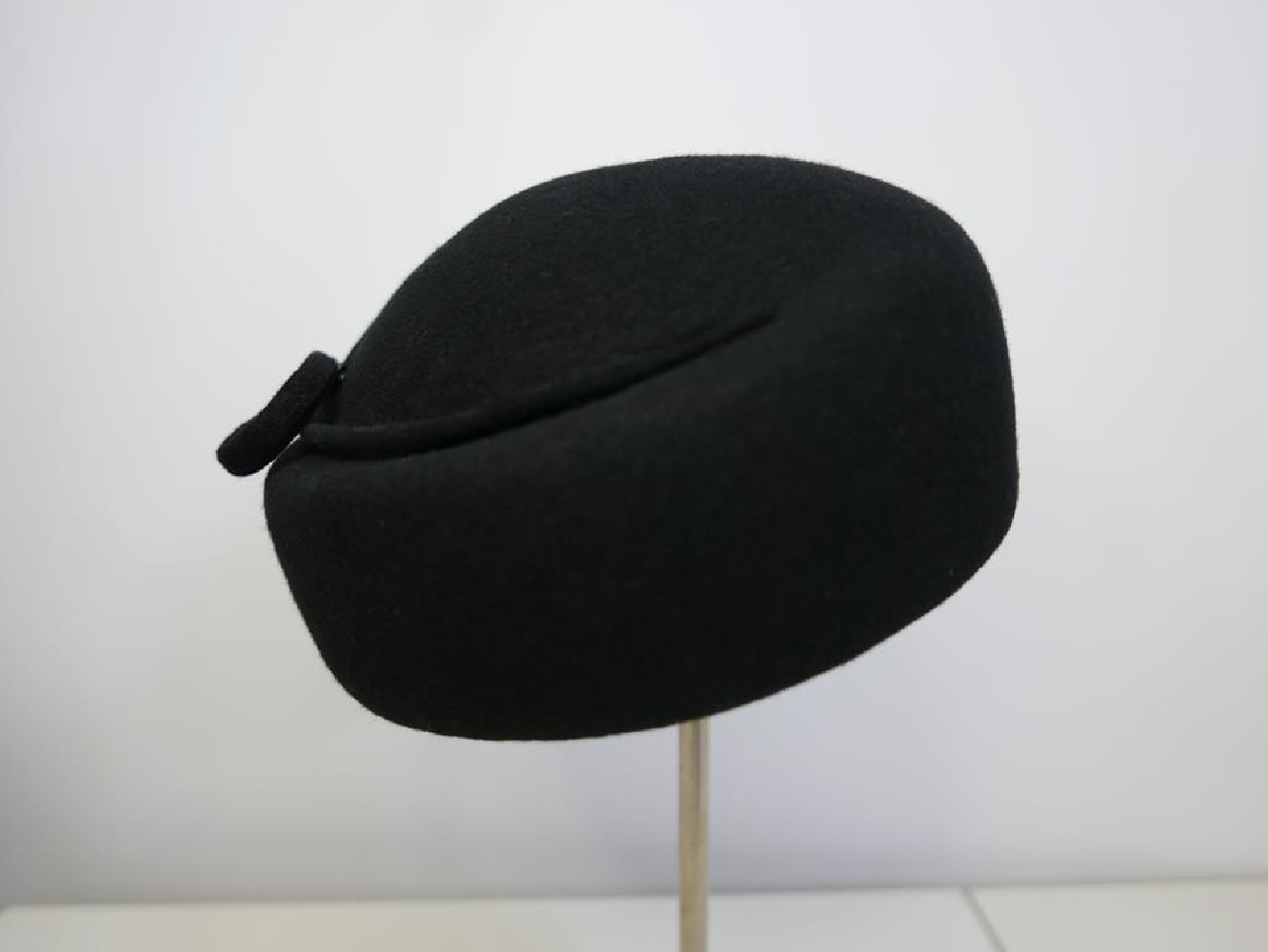 Masza czarny toczek filcowy 54-56 cm