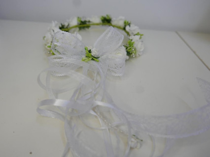 Biało zielony wianek  komunijny z kokardą