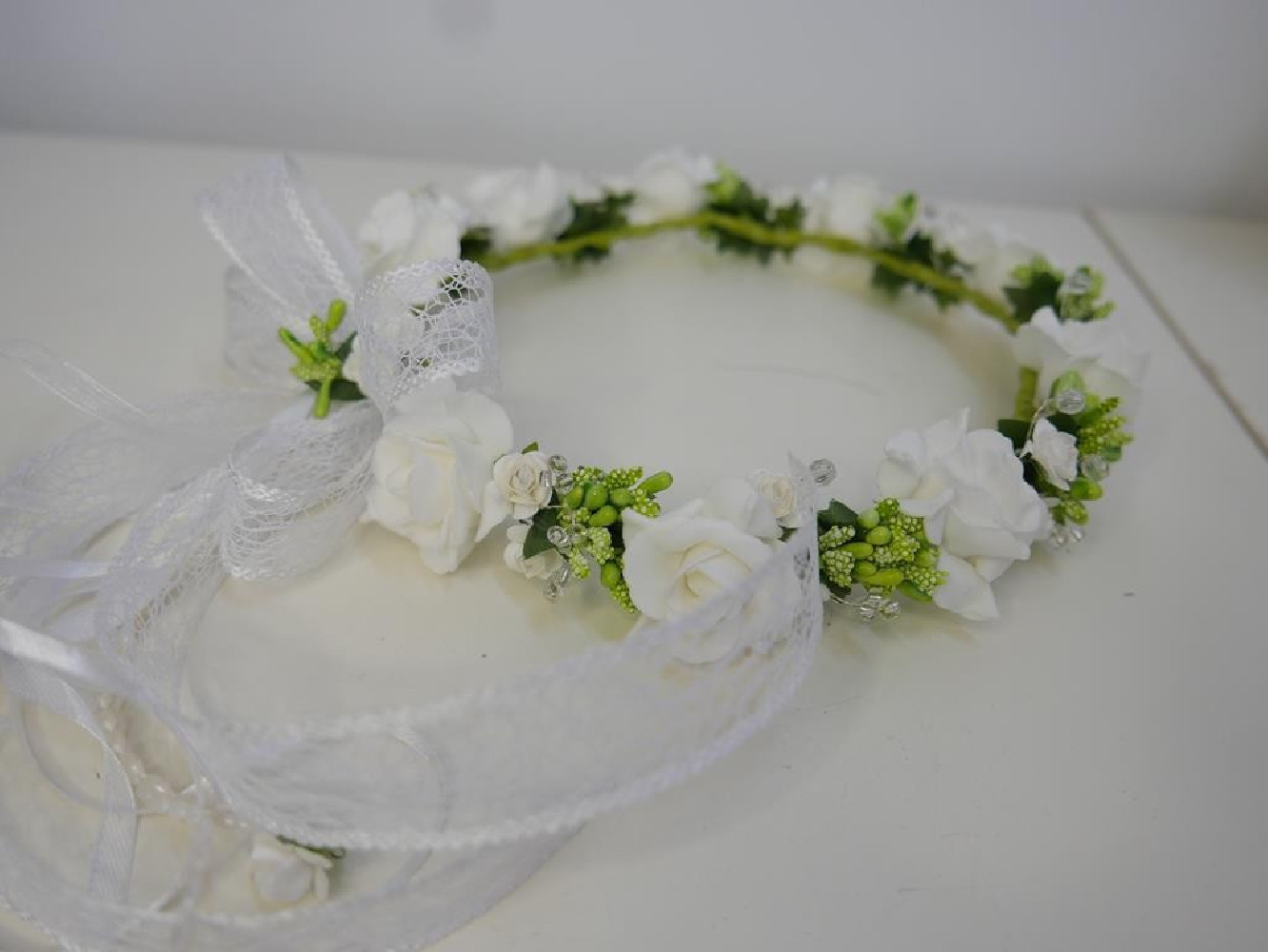 Biało zielony wianek  komunijny z kokardą