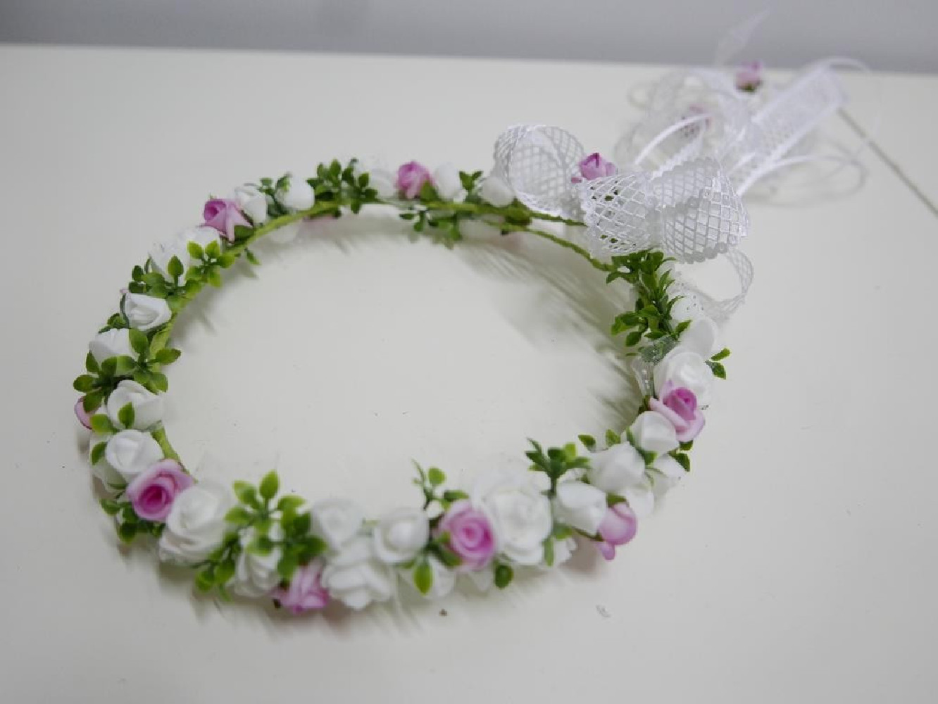 Biało rózowy wianek  komunijny z kokardą