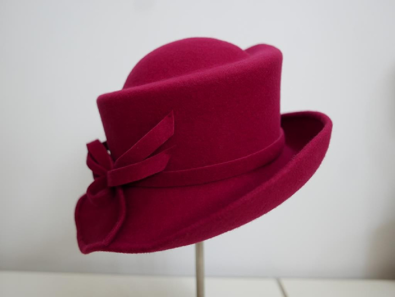 Sabina- czerwony fantazyjny kapelusz filcowy 57-59 cm