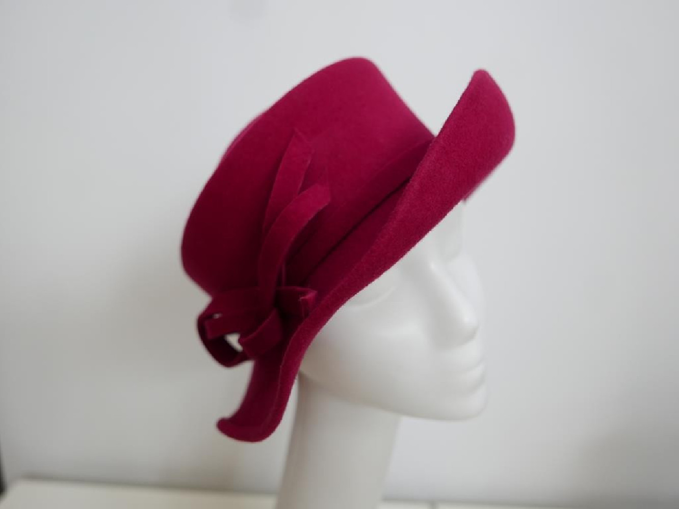 Sabina- czerwony fantazyjny kapelusz filcowy 57-59 cm