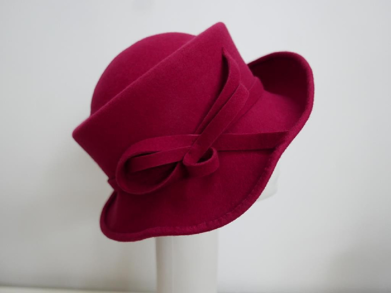 Sabina- czerwony fantazyjny kapelusz filcowy 57-59 cm