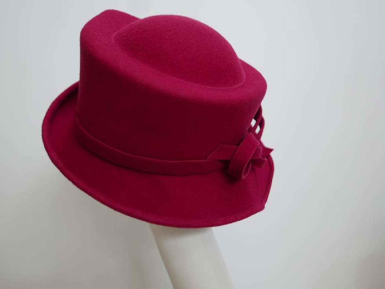 Sabina- czerwony fantazyjny kapelusz filcowy 57-59 cm