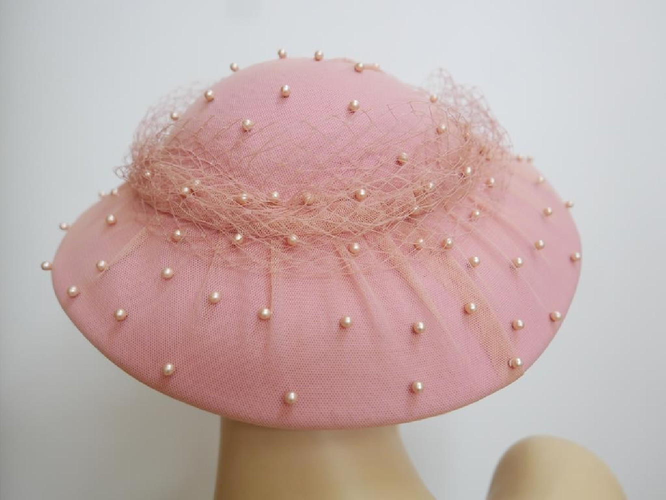 Almira morelowy kapelusz dysk na głowce