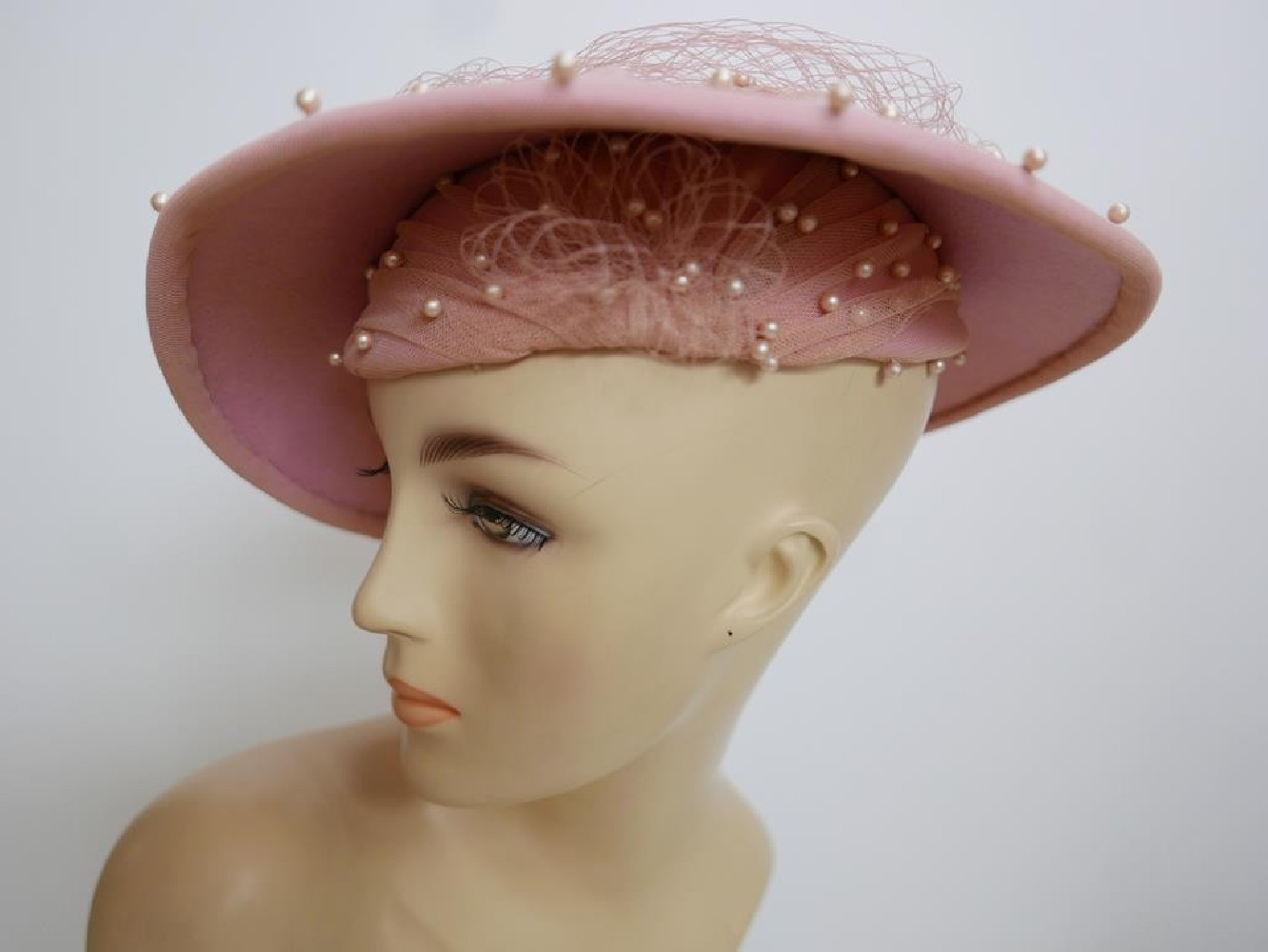 Almira morelowy kapelusz dysk na głowce