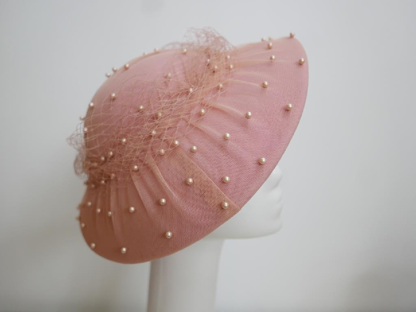 Almira morelowy kapelusz dysk na głowce