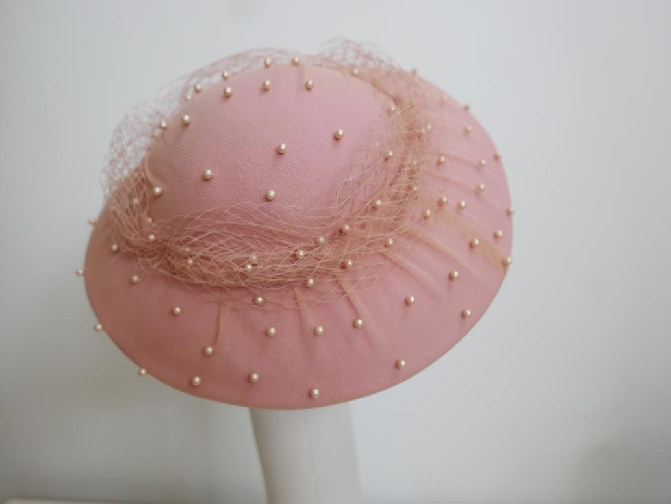 Almira morelowy kapelusz dysk na głowce