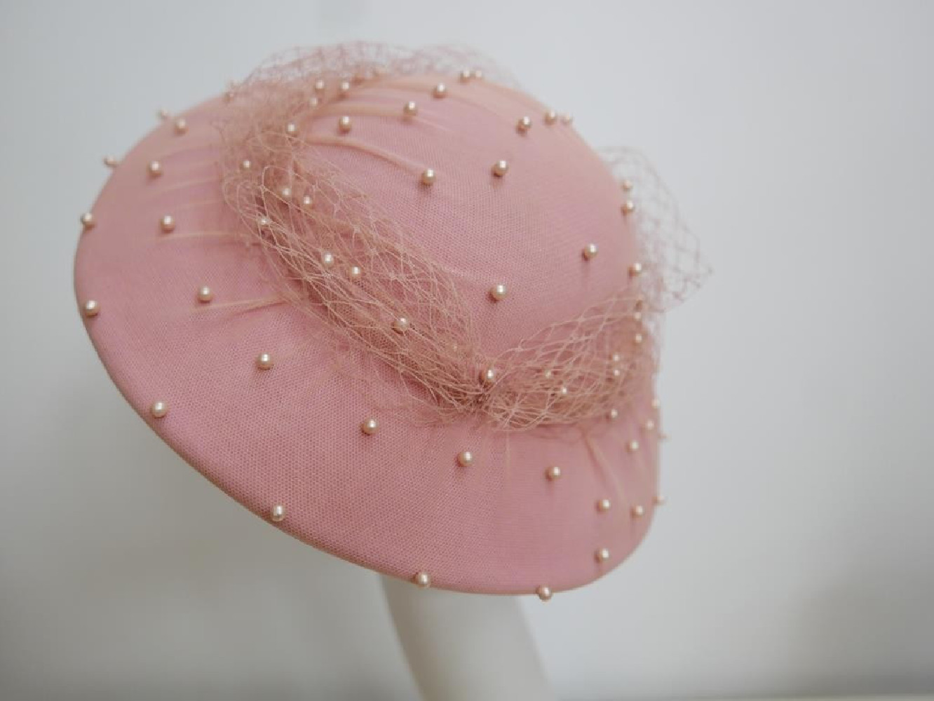 Almira morelowy kapelusz dysk na głowce