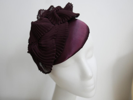 Burgundowy mini toczek fascynator tkanina