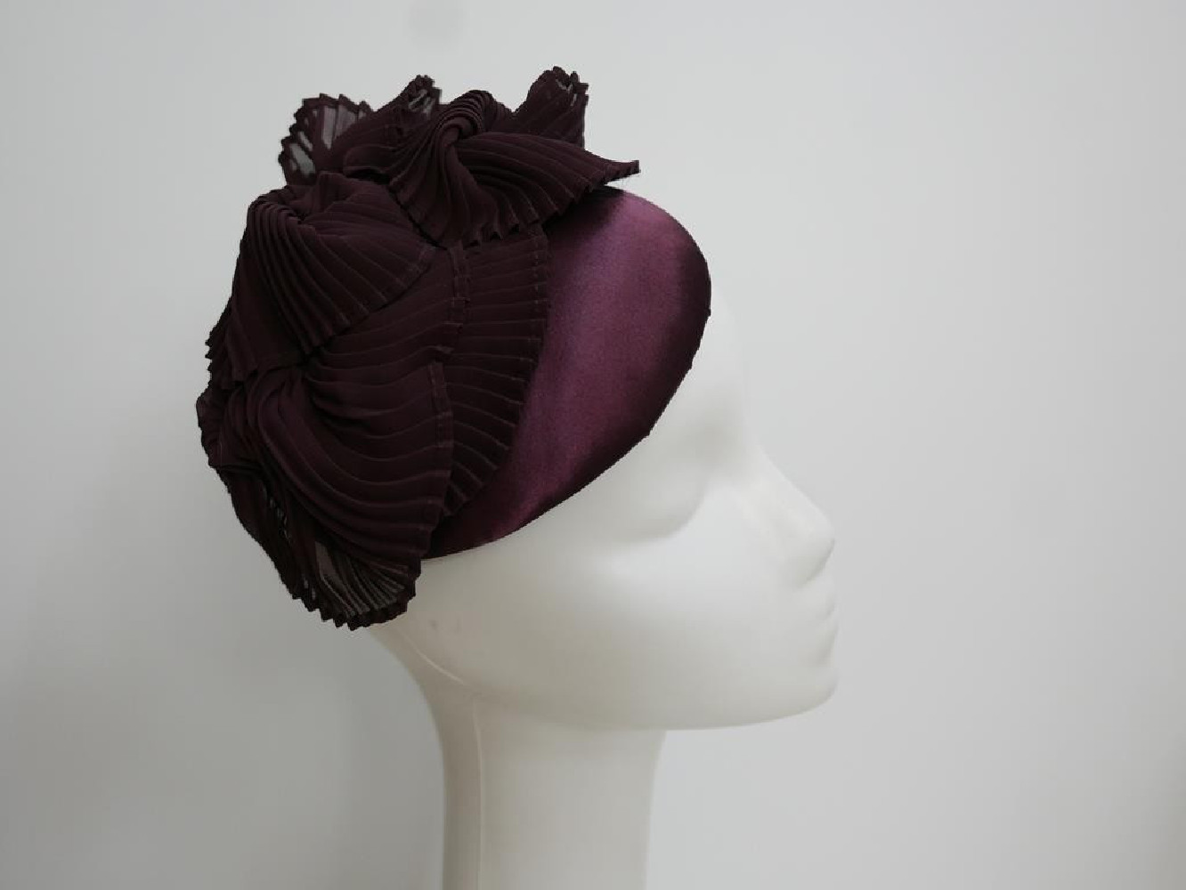 Burgundowy mini toczek fascynator tkanina