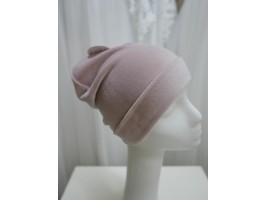 Różowa welurowa czapka