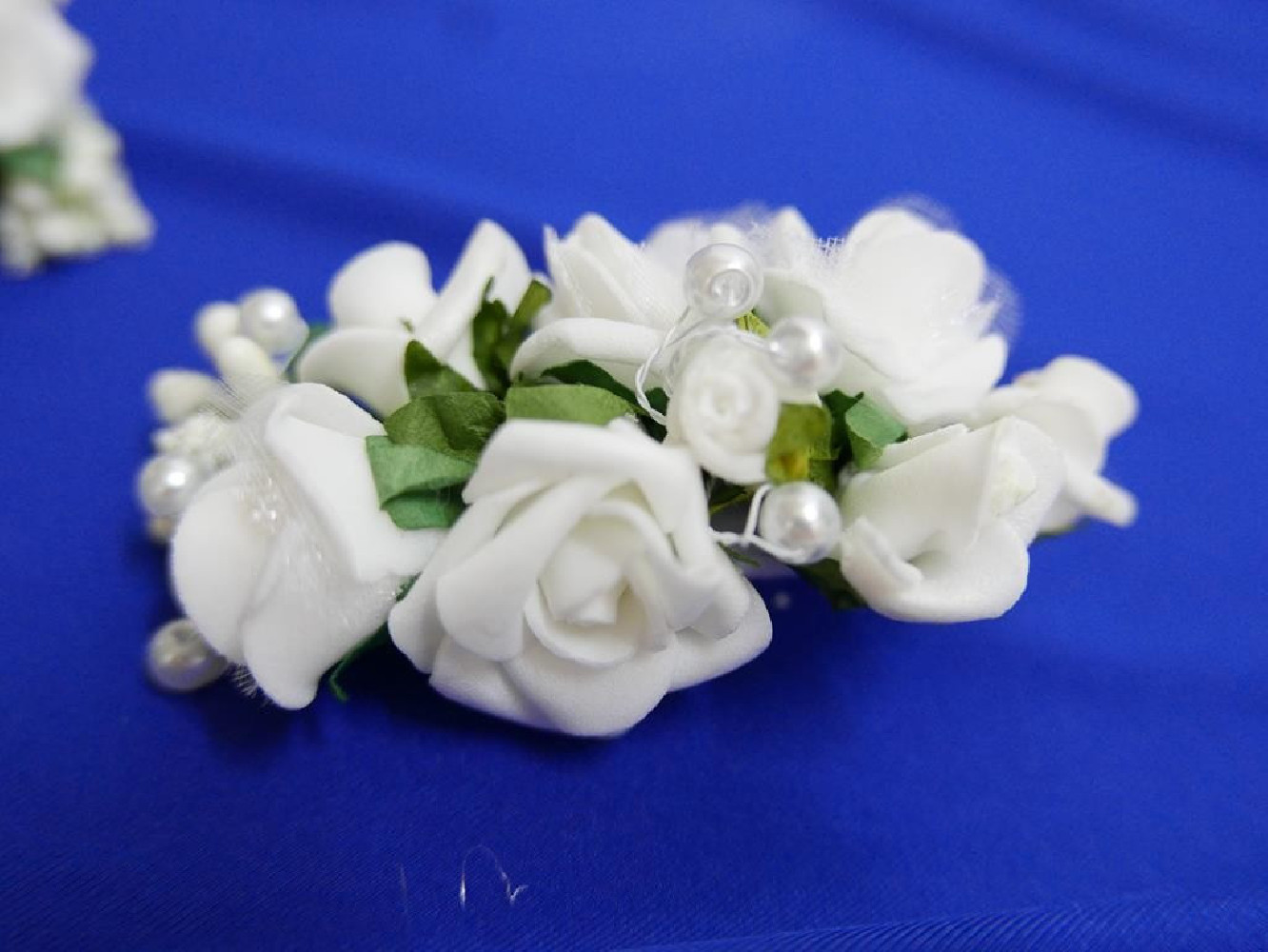 Spinka krokodylek Białe kwiaty