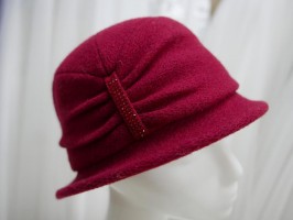 Czerwony kapelusz tkanina do 57 cm- regulowany