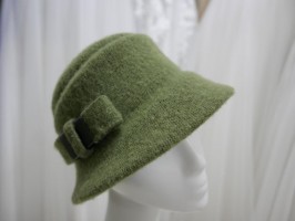 Oliwkowy kapelusz  modelowany 57-58 cm