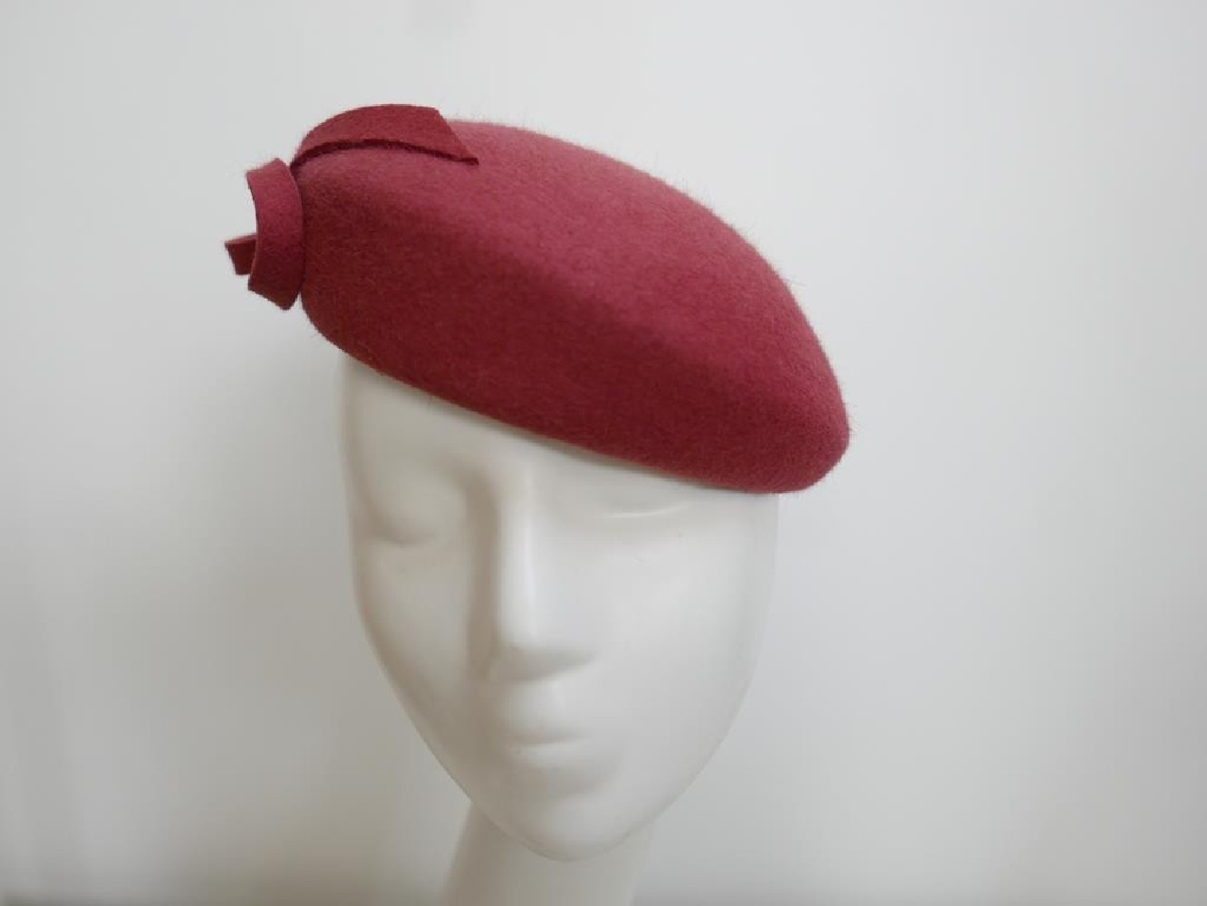 Saturnia herbaciany mini beret filcowy