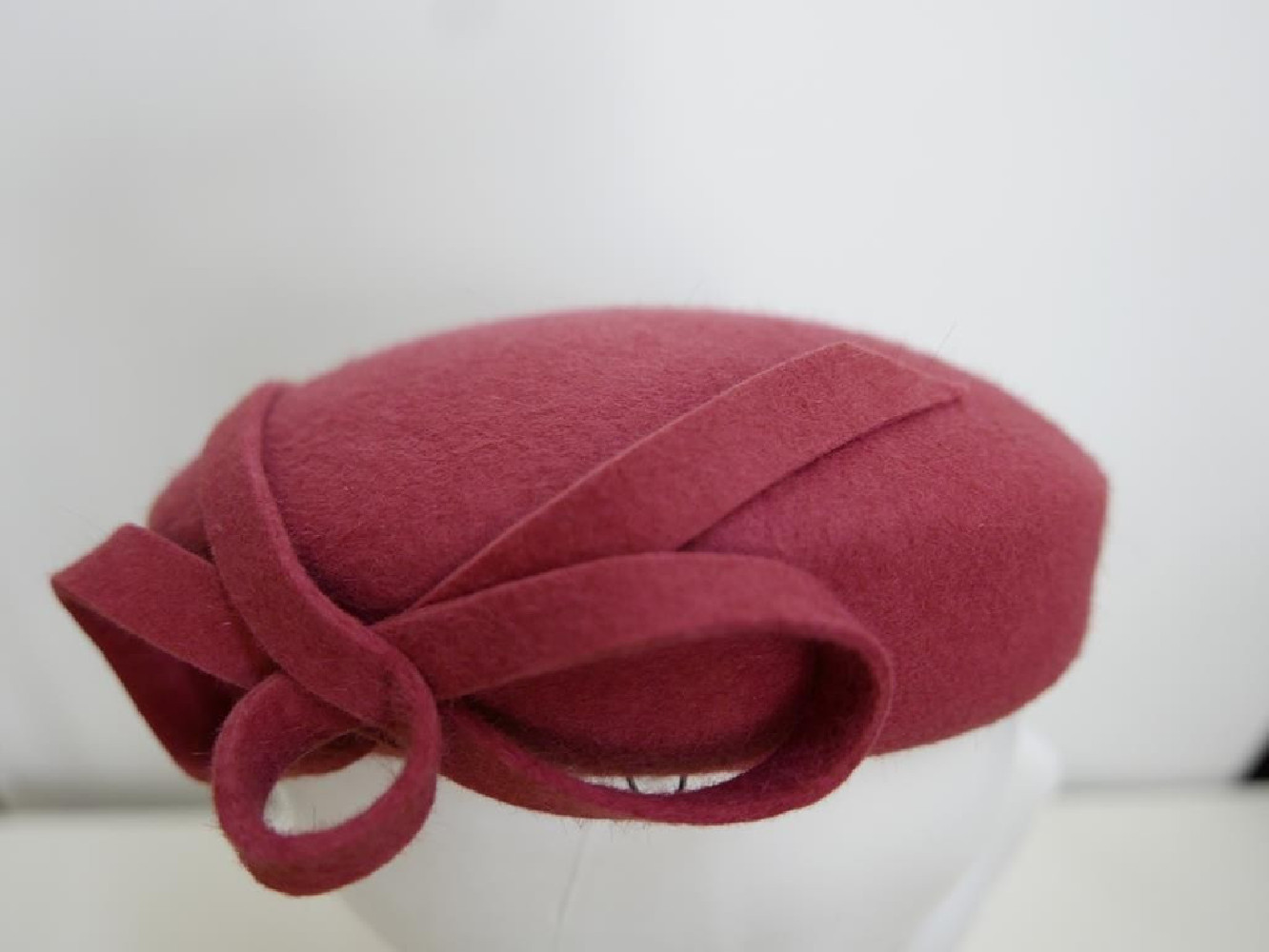 Saturnia herbaciany mini beret filcowy
