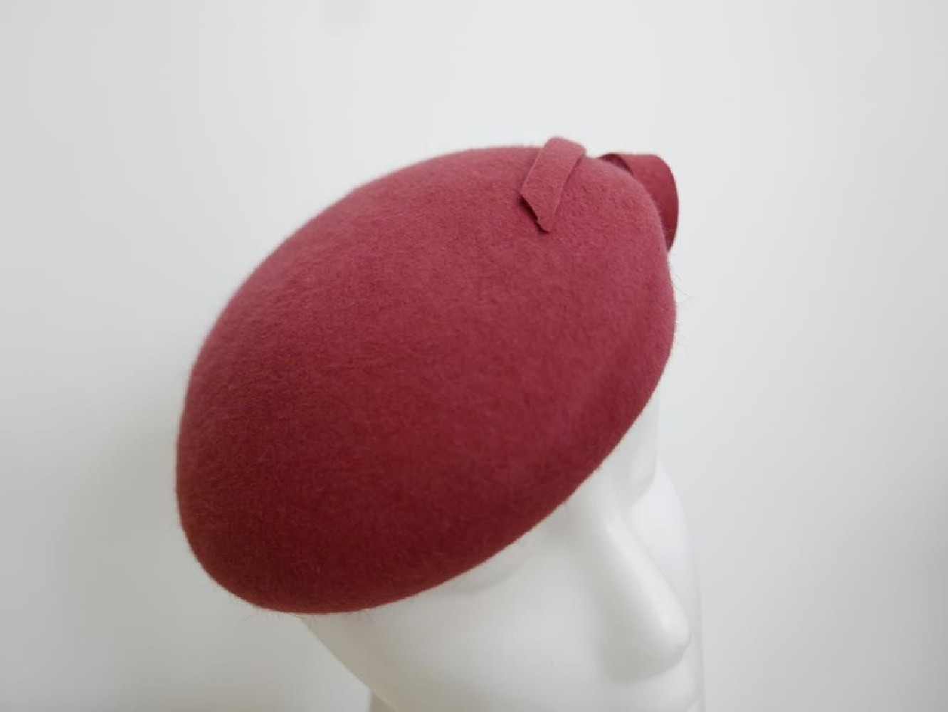 Saturnia herbaciany mini beret filcowy