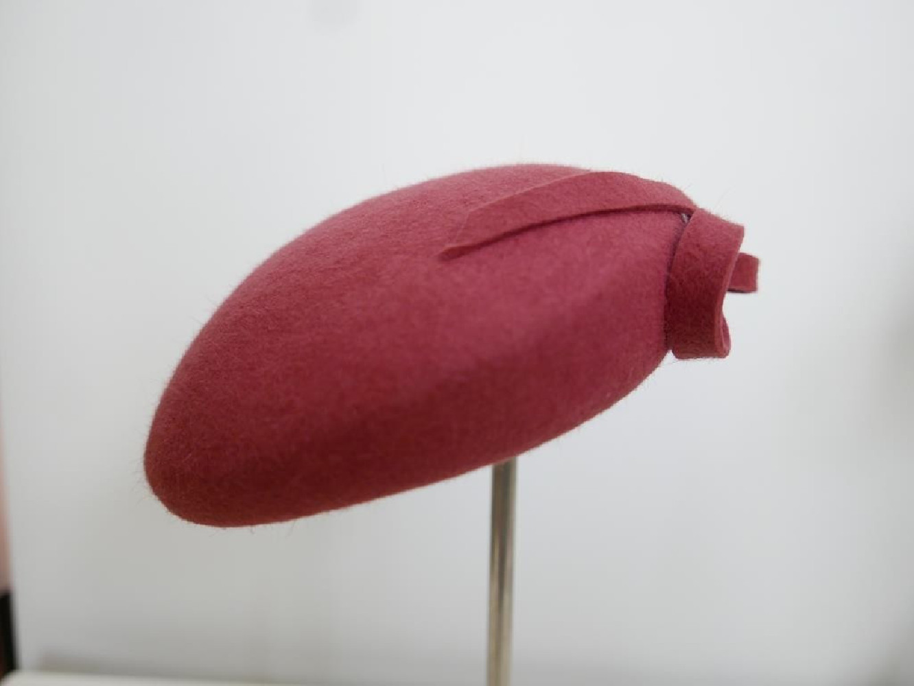 Saturnia herbaciany mini beret filcowy