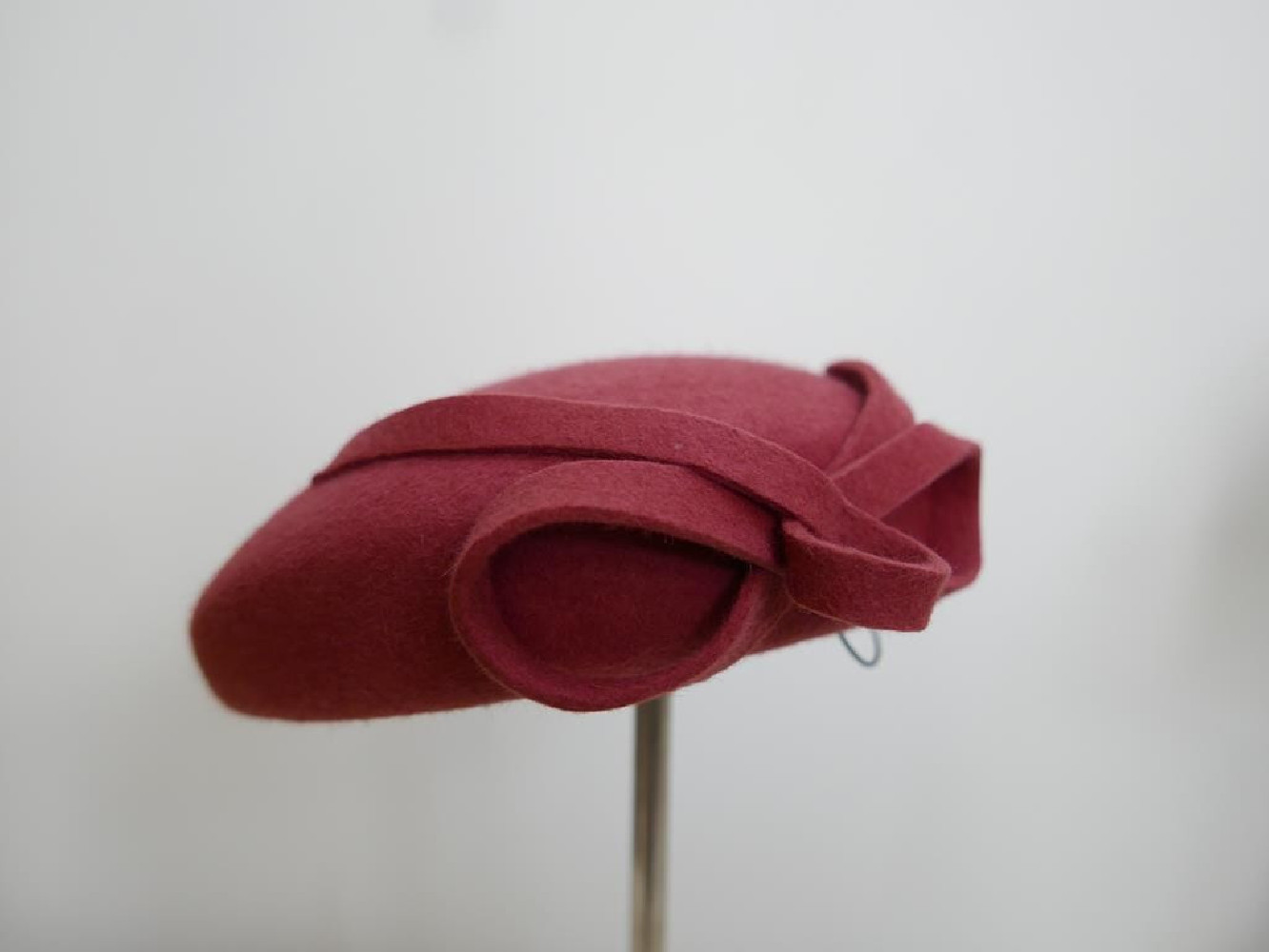 Saturnia herbaciany mini beret filcowy