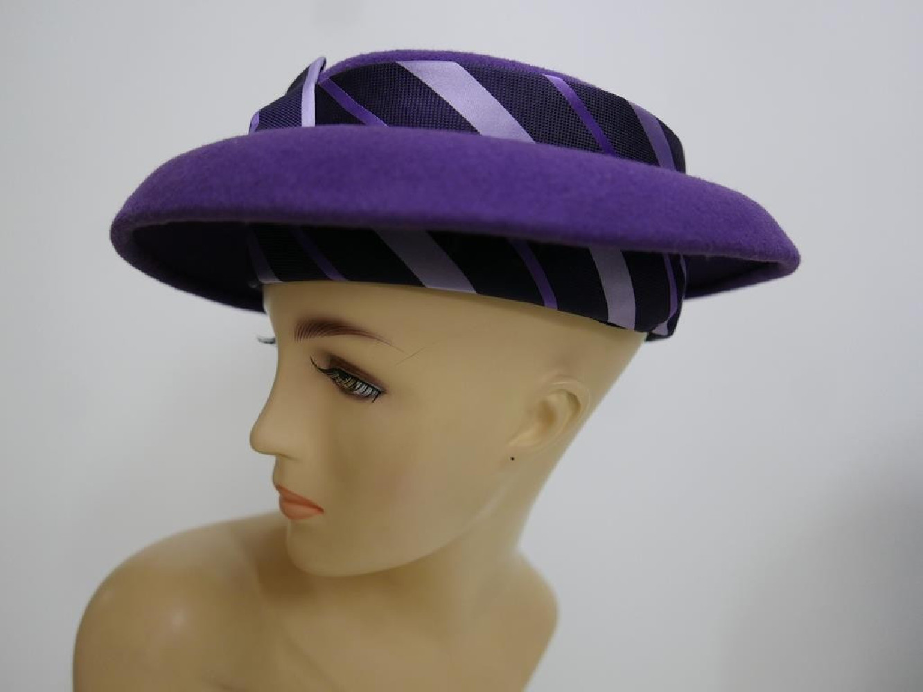 Viola fioletowy kapelusz toczek filc tkanina 55-57 cm