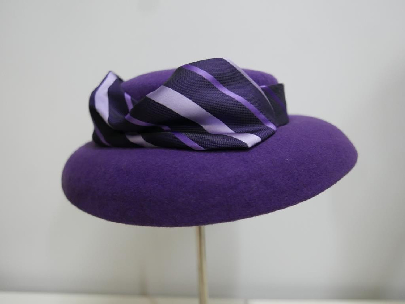 Viola fioletowy kapelusz toczek filc tkanina 55-57 cm