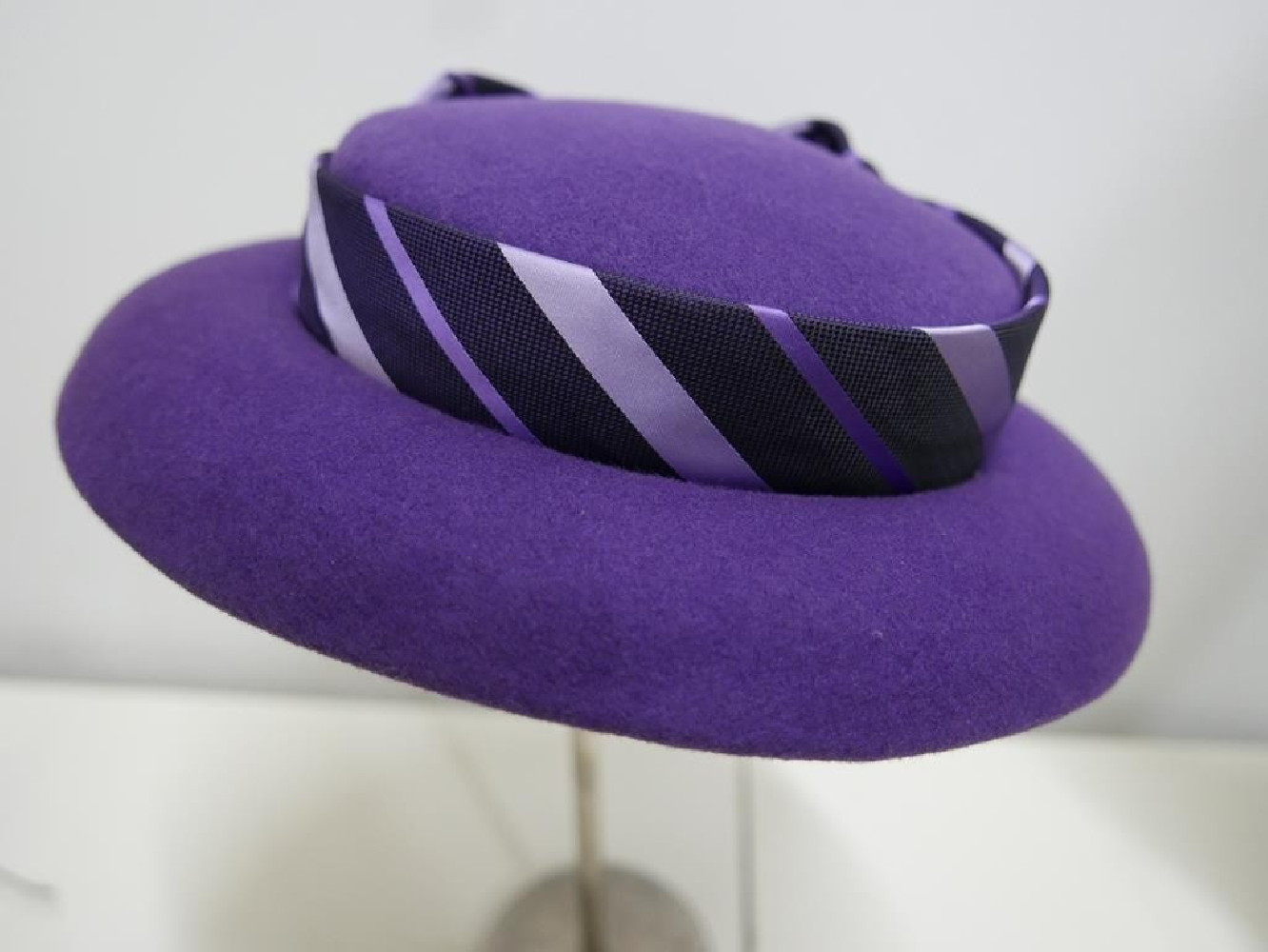 Viola fioletowy kapelusz toczek filc tkanina 55-57 cm