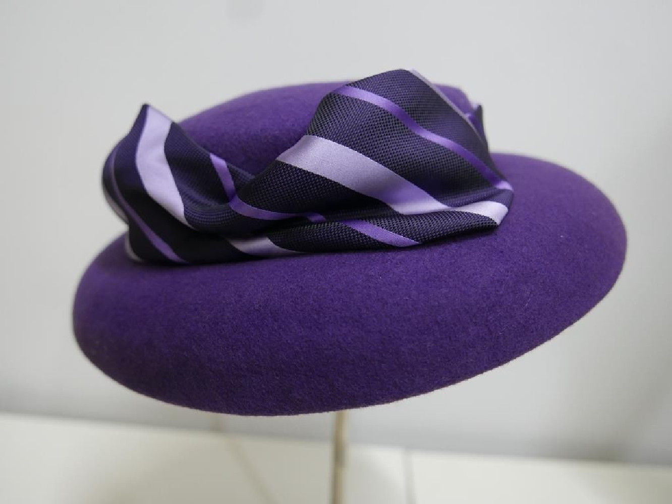 Viola fioletowy kapelusz toczek filc tkanina 55-57 cm