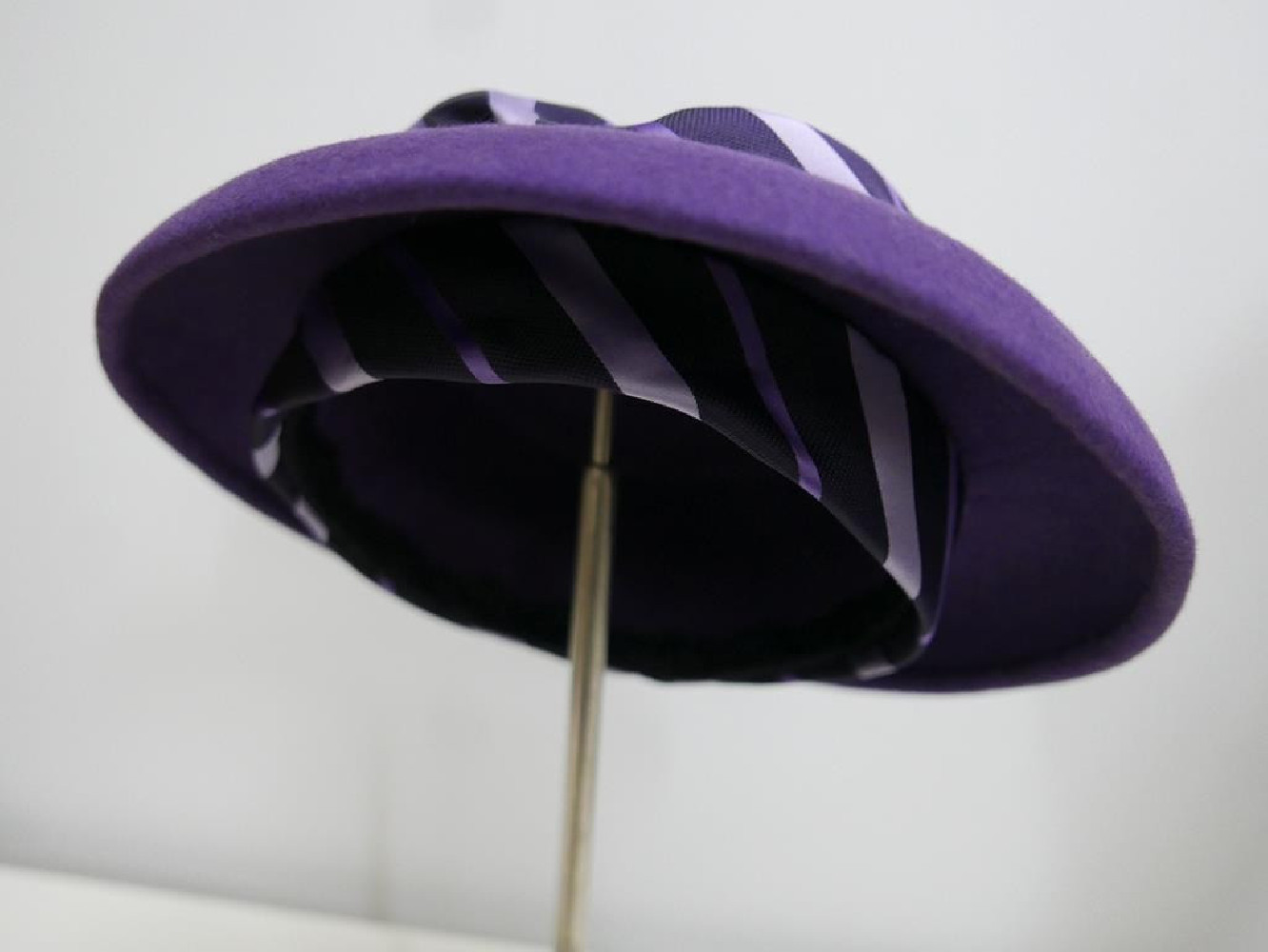 Viola fioletowy kapelusz toczek filc tkanina 55-57 cm