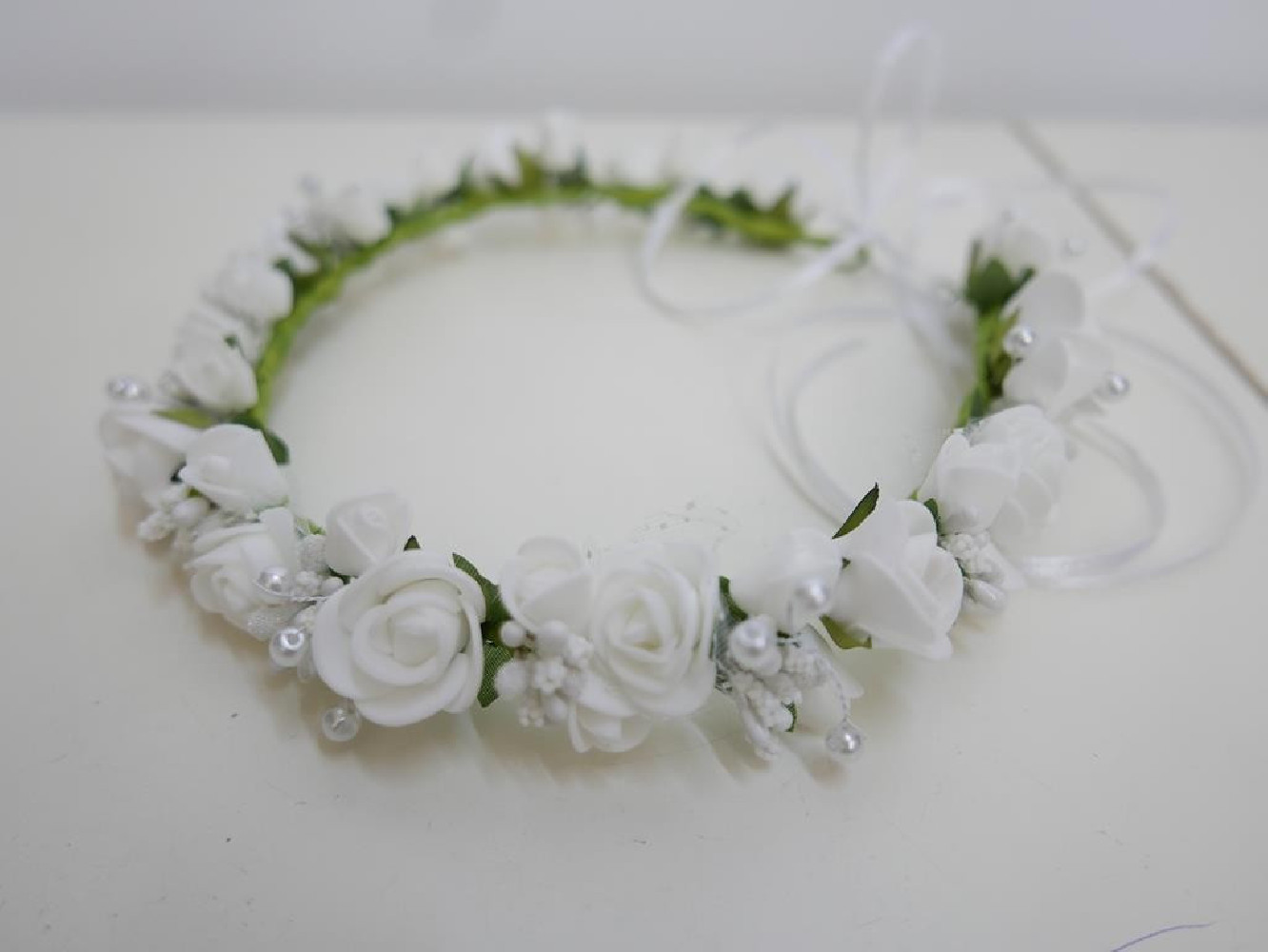 Biało zielony wianek do modelowania- plastyczny