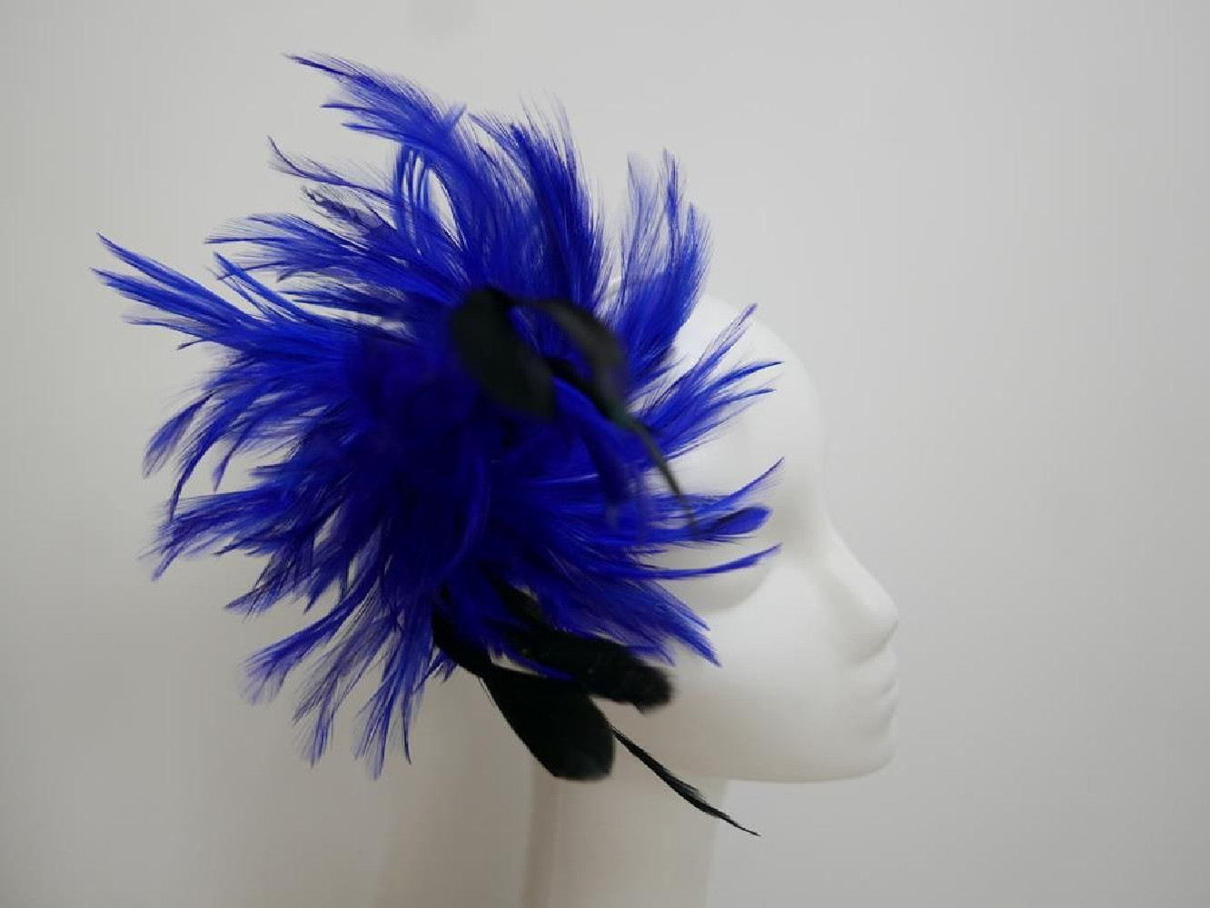 Szafirowe pióra stroik do włosów , sukni, kapelusza