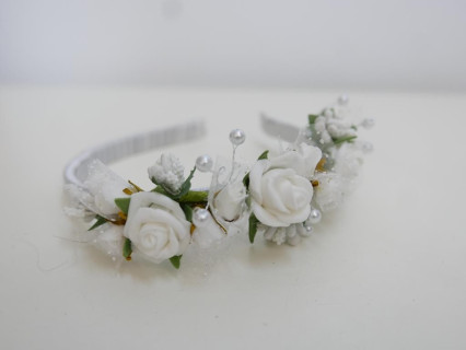 Biało zielona przepaska z kwiatuszków jak żywe