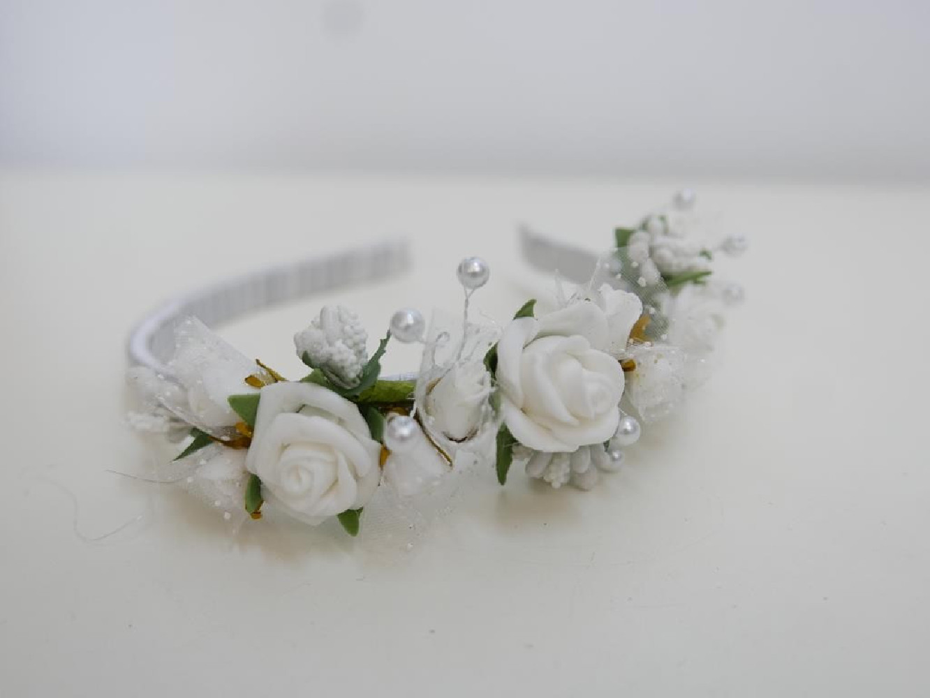 Biało zielona przepaska z kwiatuszków jak żywe