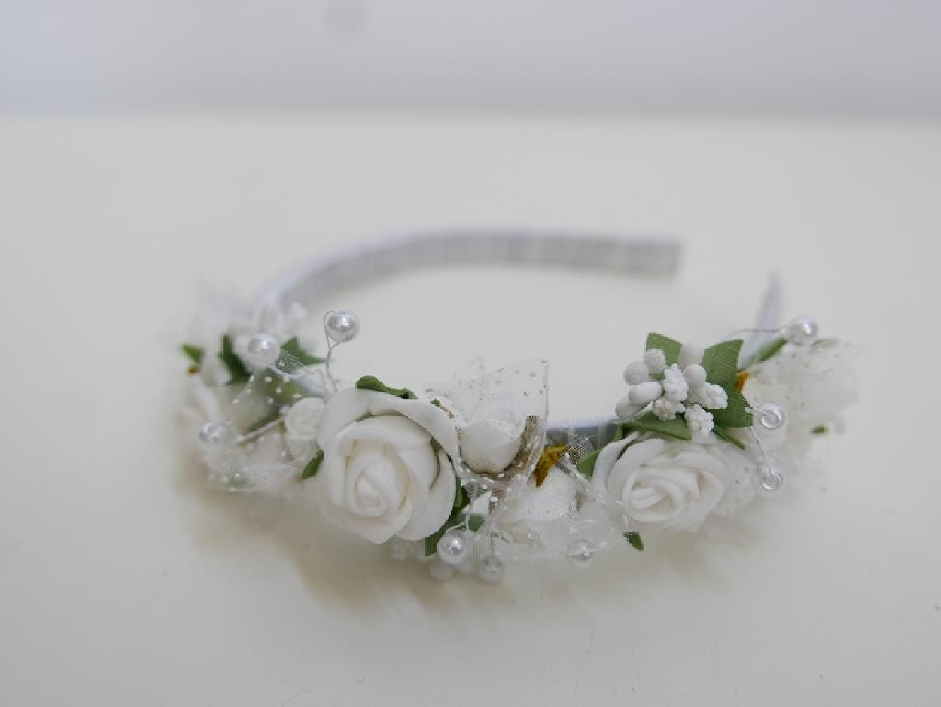 Biało zielona przepaska z kwiatuszków jak żywe