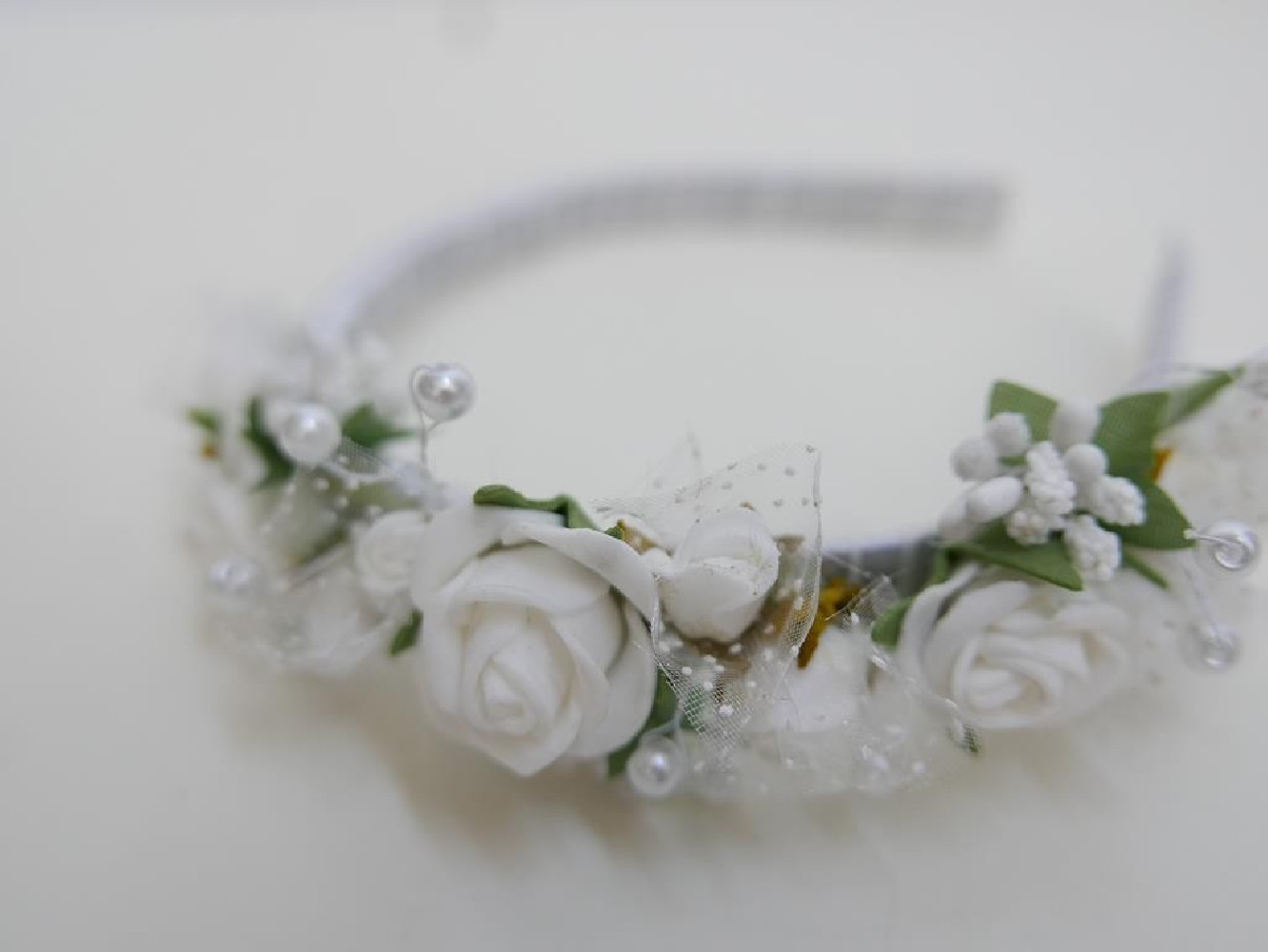 Biało zielona przepaska z kwiatuszków jak żywe