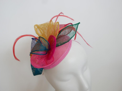 Multikolor fascynator z piórami na przepasce