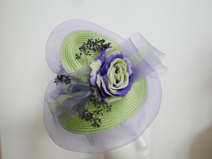 Lawenda z zielenią fascynator z kwiatami Ascot Derby