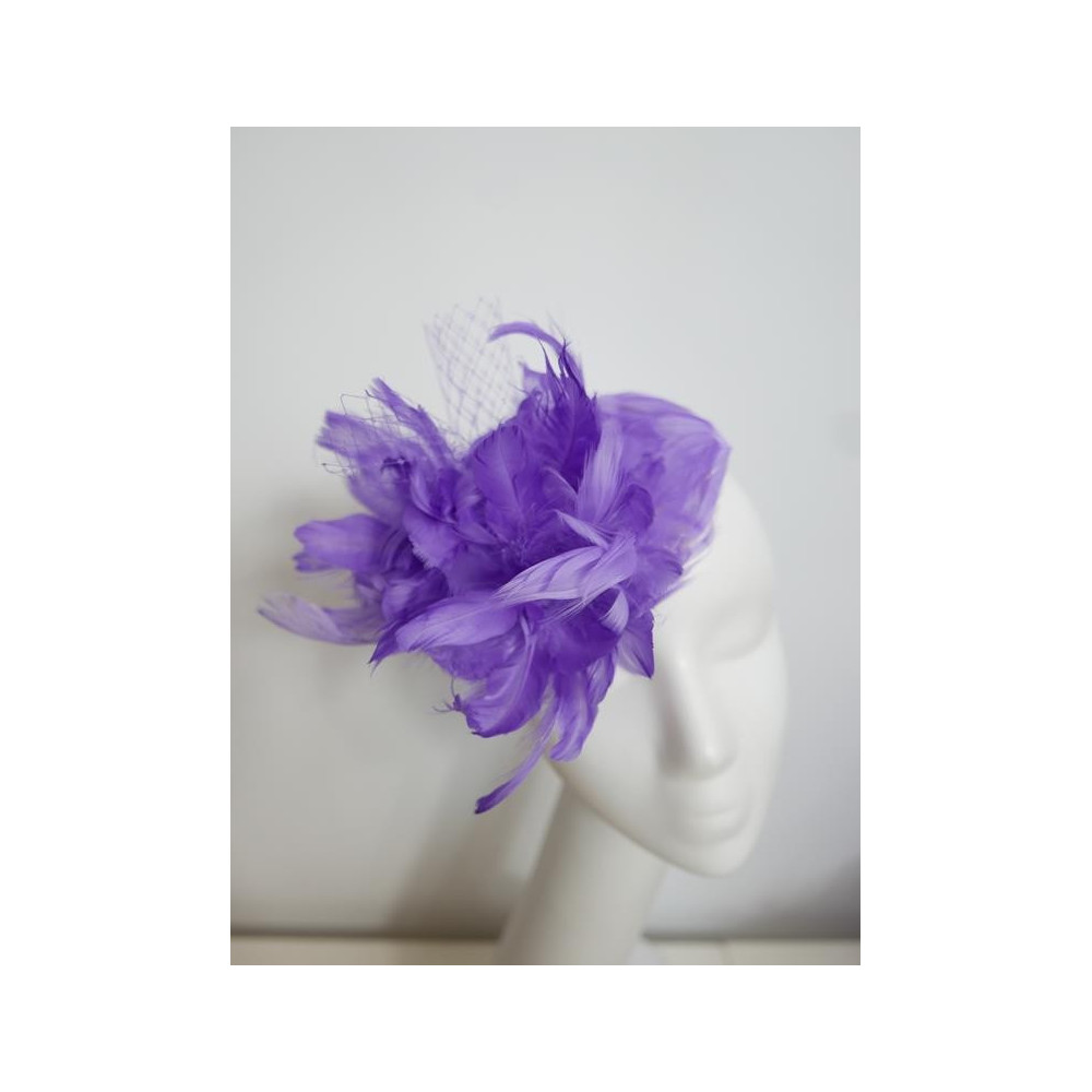 Lawendowy fascynator łezka z piór z woalka