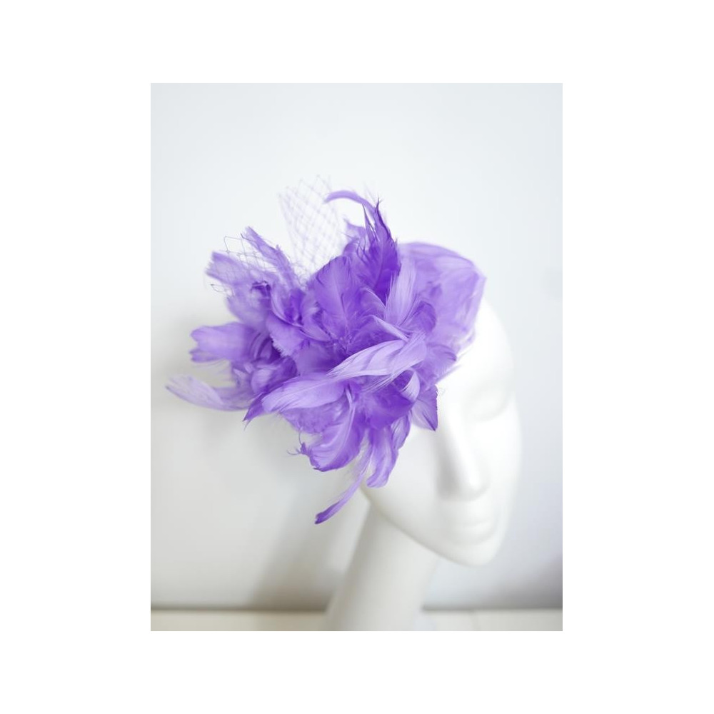 Lawendowy fascynator łezka z piór z woalka