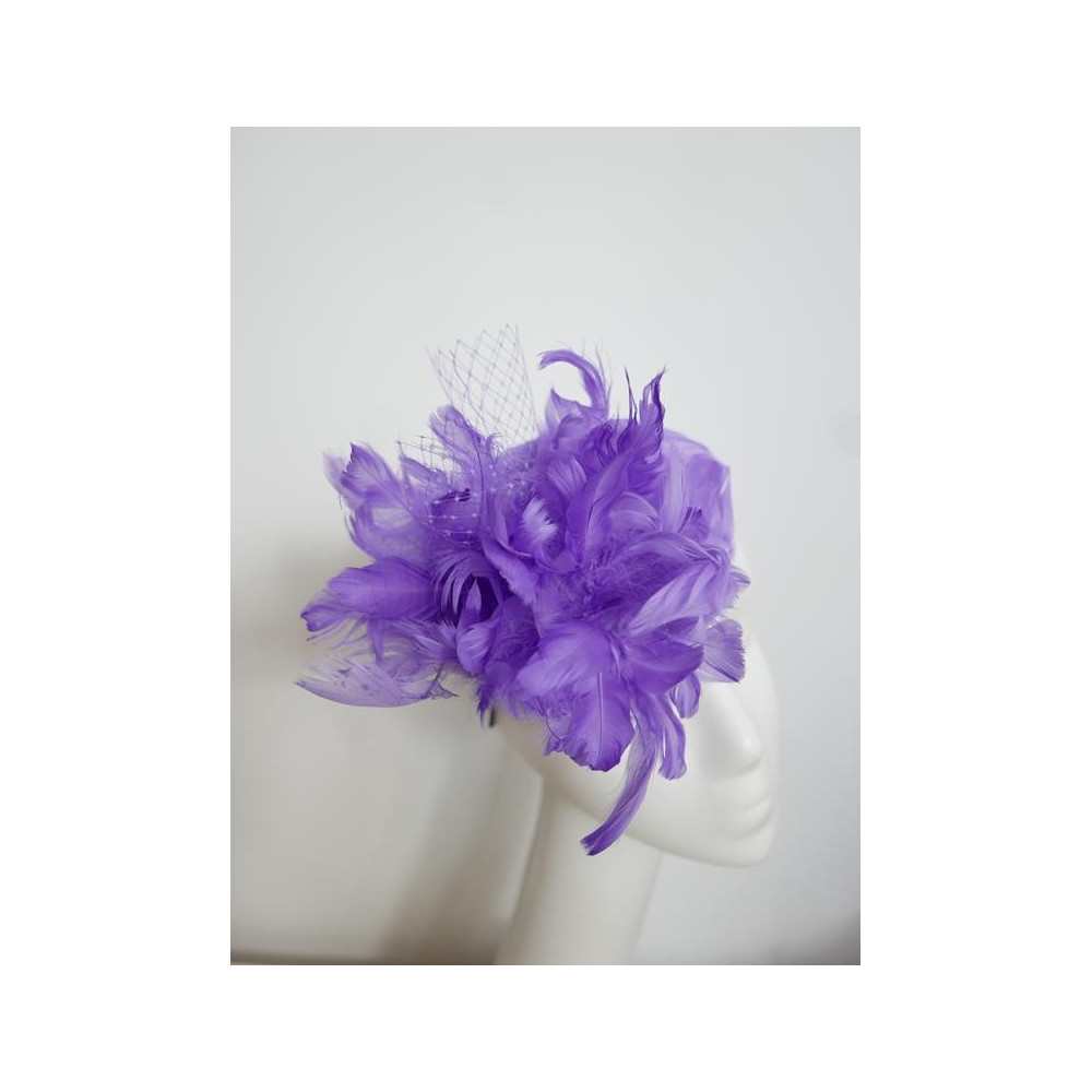 Lawendowy fascynator łezka z piór z woalka